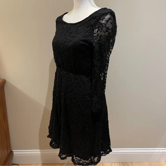 Black Lace Dress - Picture 3 of 6